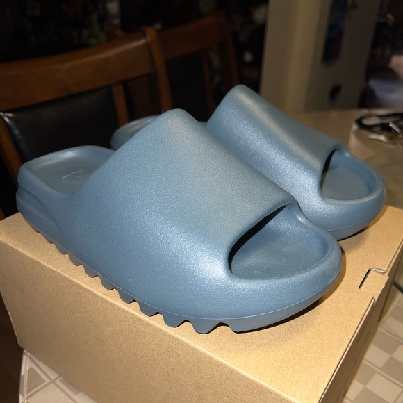 Yeezy Slides Slate Marine Sz 5M New!!! - Picture 3 of 7